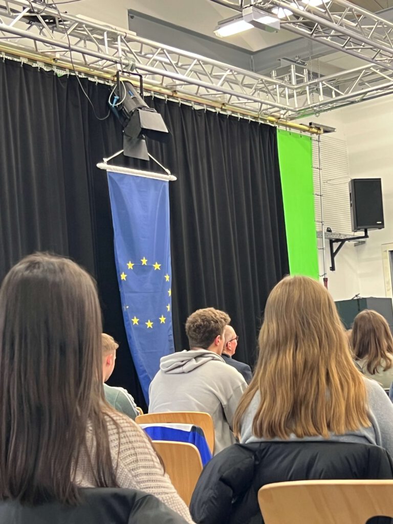 Übergabe der Zertifikate an alle Schülerinnen und Schüler der BBS 2 Leer, die im Jahr 2023 mit Erasmus+ in Europa unterwegs waren