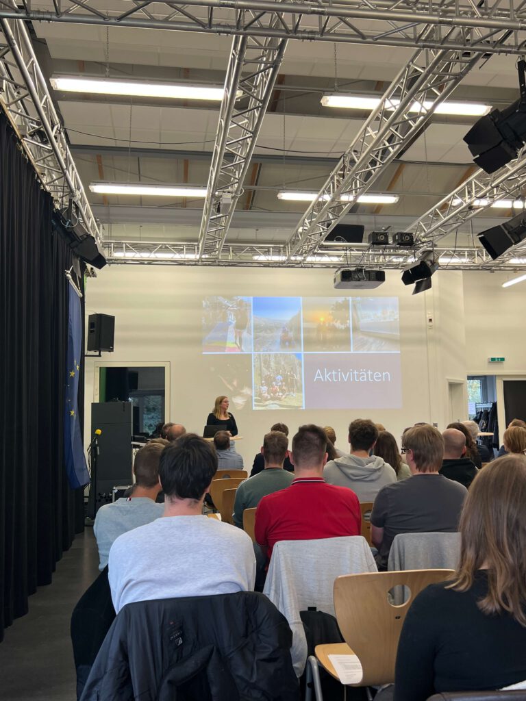 Übergabe der Zertifikate an alle Schülerinnen und Schüler der BBS 2 Leer, die im Jahr 2023 mit Erasmus+ in Europa unterwegs waren