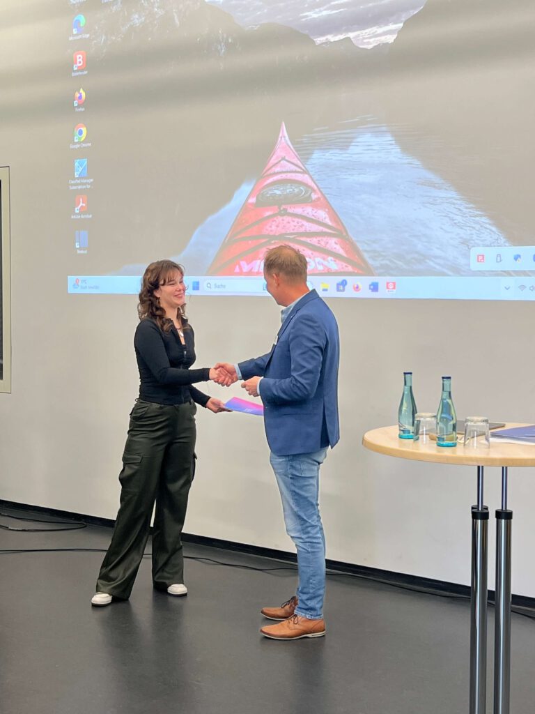 Übergabe der Zertifikate an alle Schülerinnen und Schüler der BBS 2 Leer, die im Jahr 2023 mit Erasmus+ in Europa unterwegs waren