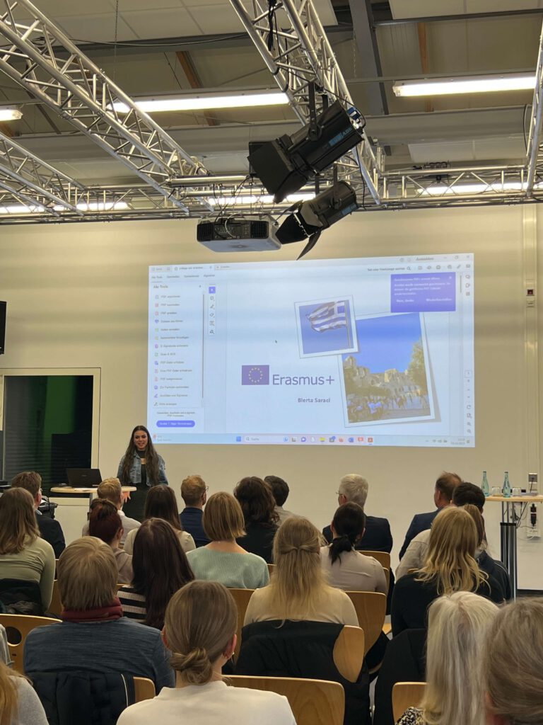 Übergabe der Zertifikate an alle Schülerinnen und Schüler der BBS 2 Leer, die im Jahr 2023 mit Erasmus+ in Europa unterwegs waren