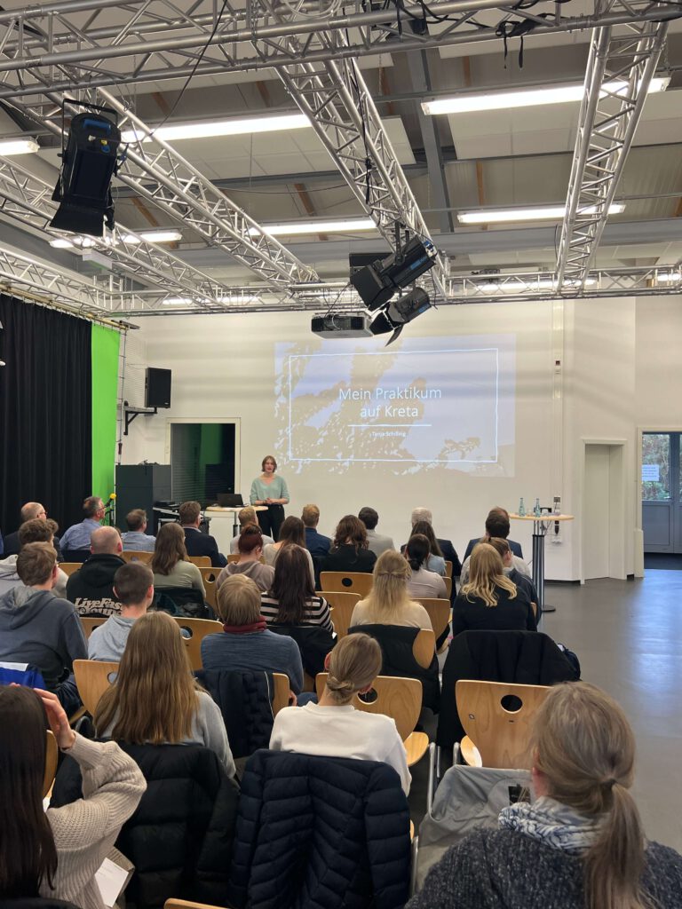 Übergabe der Zertifikate an alle Schülerinnen und Schüler der BBS 2 Leer, die im Jahr 2023 mit Erasmus+ in Europa unterwegs waren