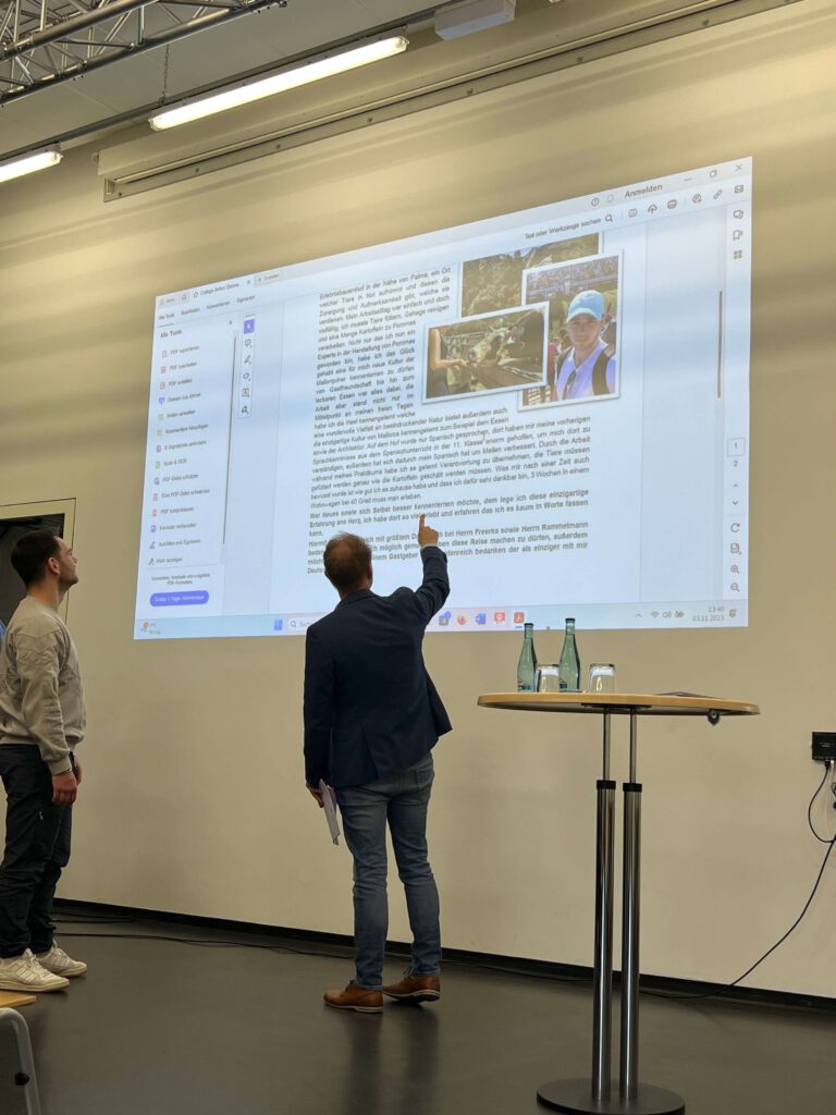 Übergabe der Zertifikate an alle Schülerinnen und Schüler der BBS 2 Leer, die im Jahr 2023 mit Erasmus+ in Europa unterwegs waren